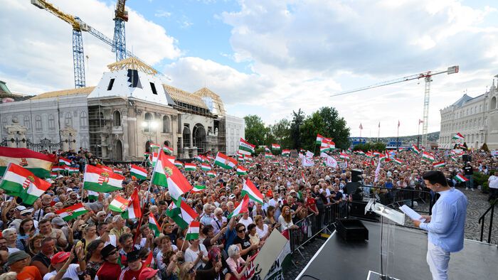 Sándor palota demonstráció
STOP önkény tüntetés