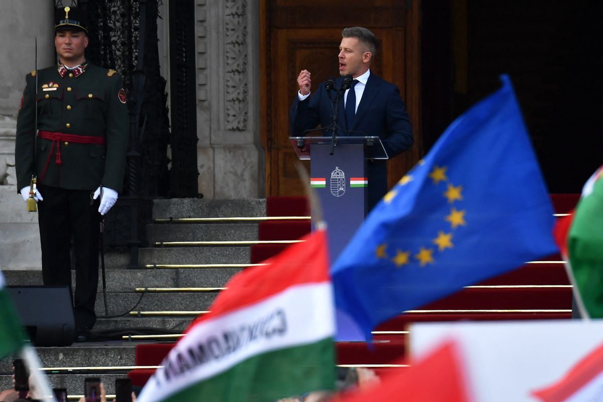 Magyar Péter autokrataként viselkedik a német lap szerzője szerint Fotó: AFP