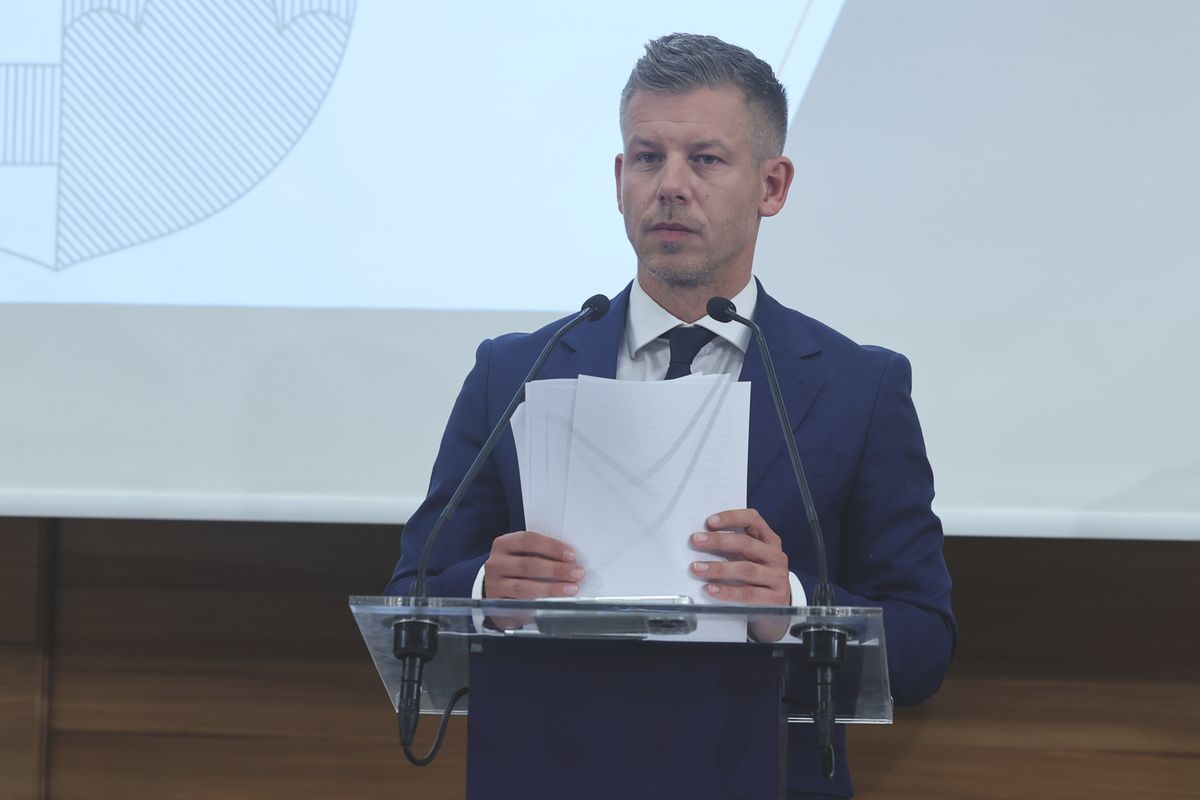 Magyar Péter a Paksi Atomerőműben tartott rendkívüli tájékoztatót (Fotó: Havran Zoltán)