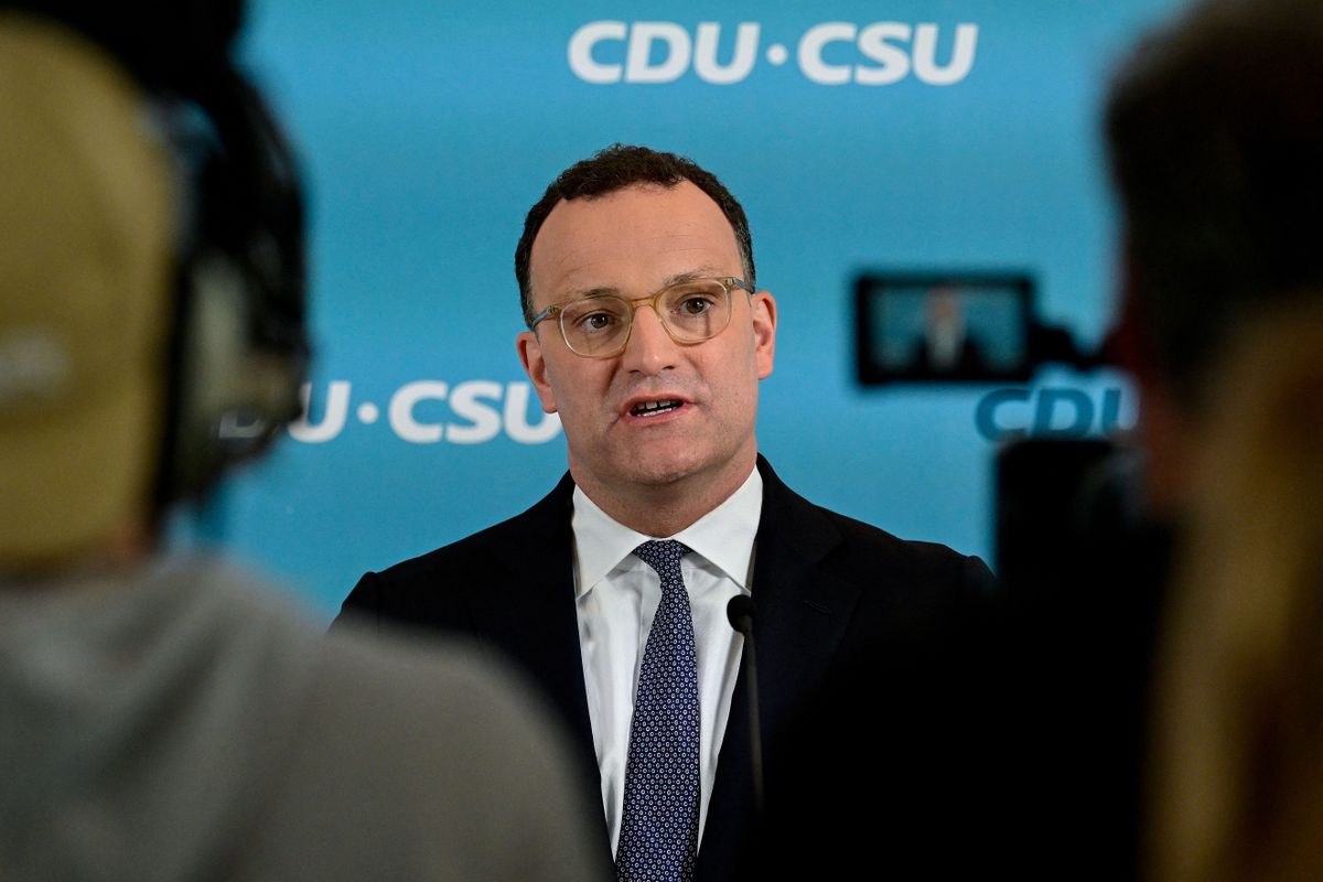 Jens Spahn bejelentette lemondását a béranya-botrány miatt Fotó: AFP