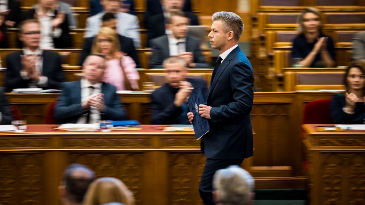 Magyar Péter 
országgyűlés
Parlament
