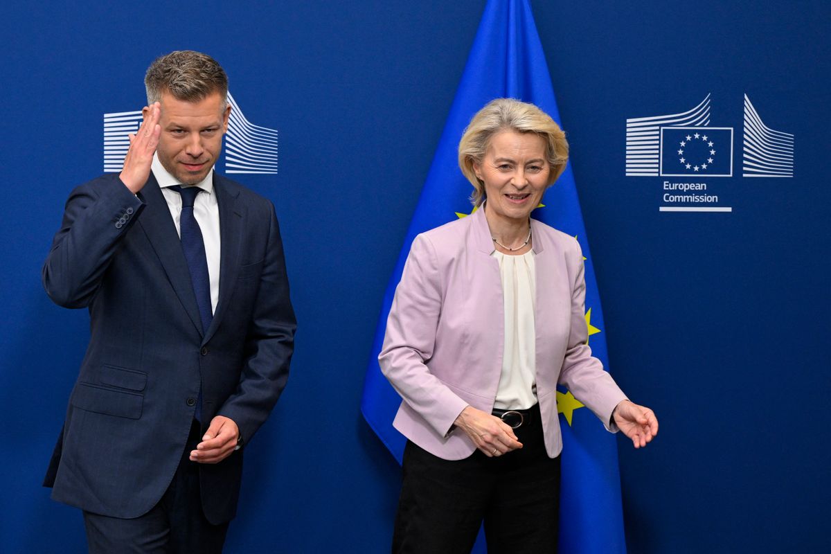 European Commission President Ursula von der Leyen (R) welcomes Hungary's Prime Minister Peter Magyar (L) before a meeting at the European Union headquarters in Brussels on May 29, 2026. (Photo by JOHN THYS / AFP)