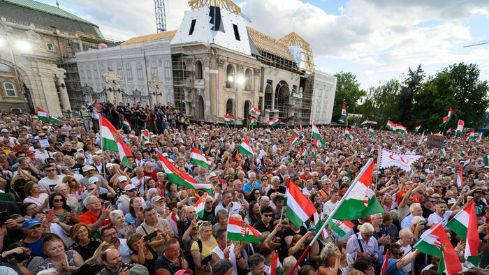 Sándor palota demonstráció
STOP önkény tüntetés