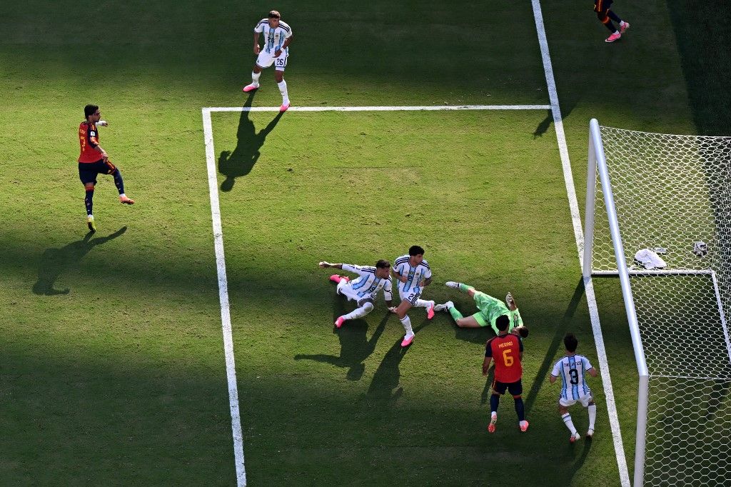 Spain's forward #07 Ferran Torres shoots and scores his team's first goal during the 2026 World Cup football tournament final match between Spain and Argentina at the New York/New Jersey Stadium in East Rutherford on July 19, 2026. (Photo by Jewel SAMAD / AFP)