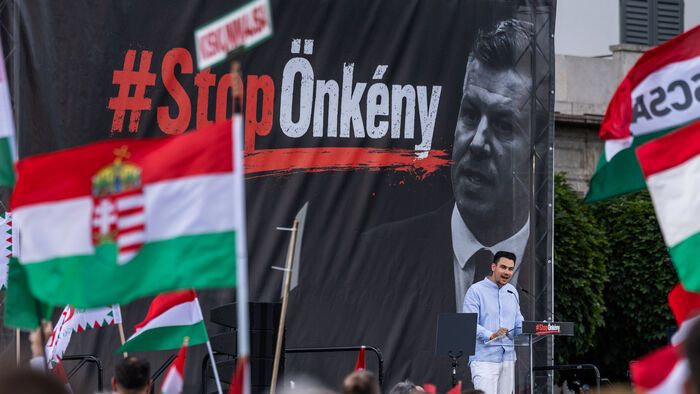 Sándor palota demonstráció
STOP önkény tüntetés