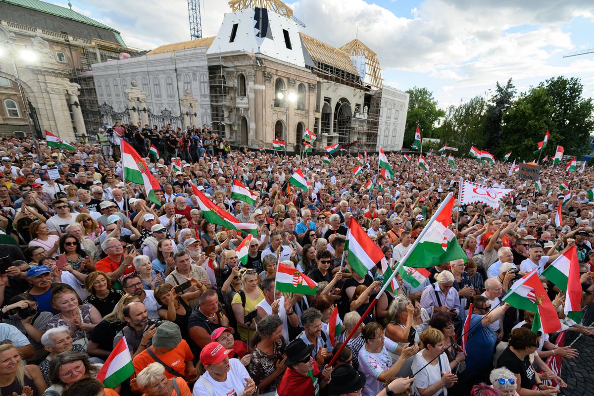 Sándor palota demonstráció
STOP önkény tüntetés