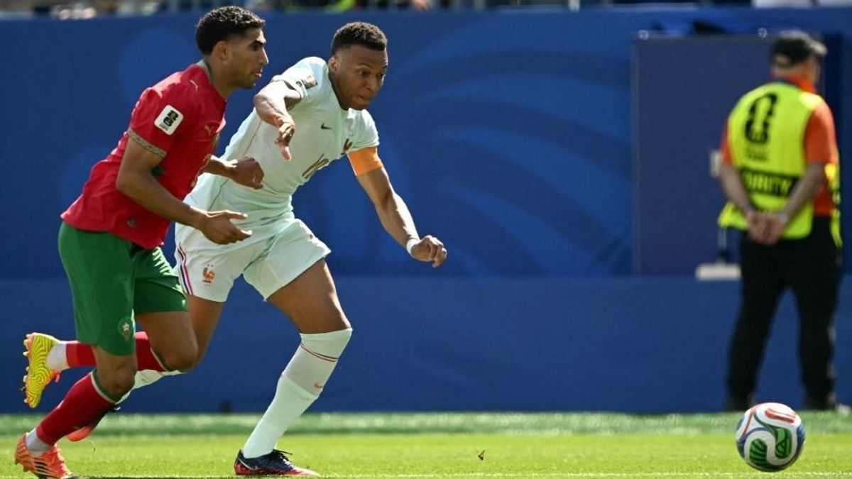 A megsérült Mbappé pocsék büntetője után Franciaország elbúcsúztatta Afrikát