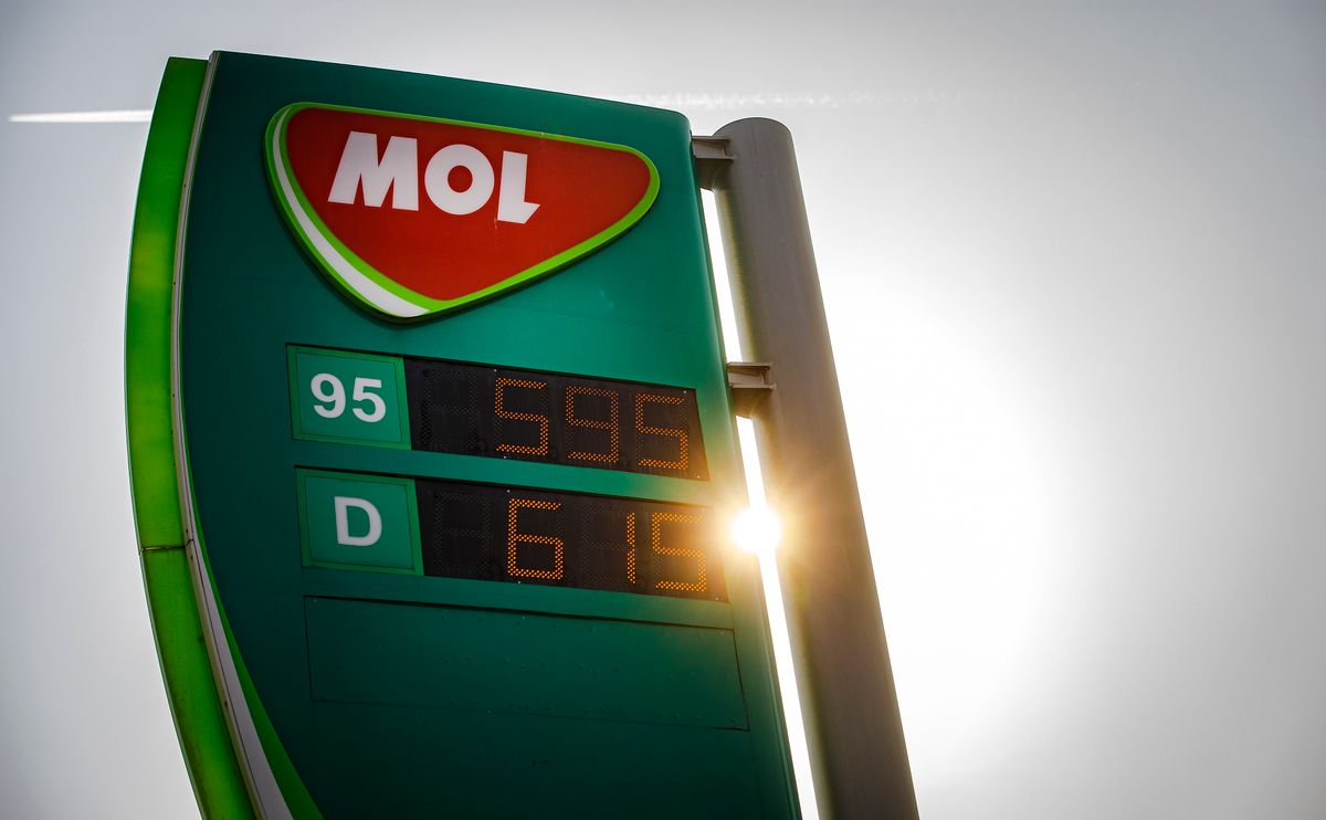 20260310 Budapest
Benzinárstop.A  kormány védett árat vezetett be a benzinkutakon.
A benzin ára 595 forint, míg a gázolaj ára 615 forint lesz.
foto: Vémi Zoltán VZ
MW
