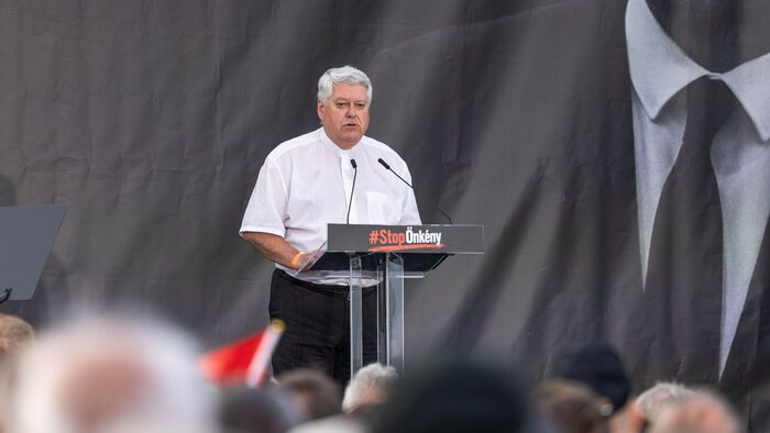 Sándor palota demonstráció
STOP önkény tüntetés