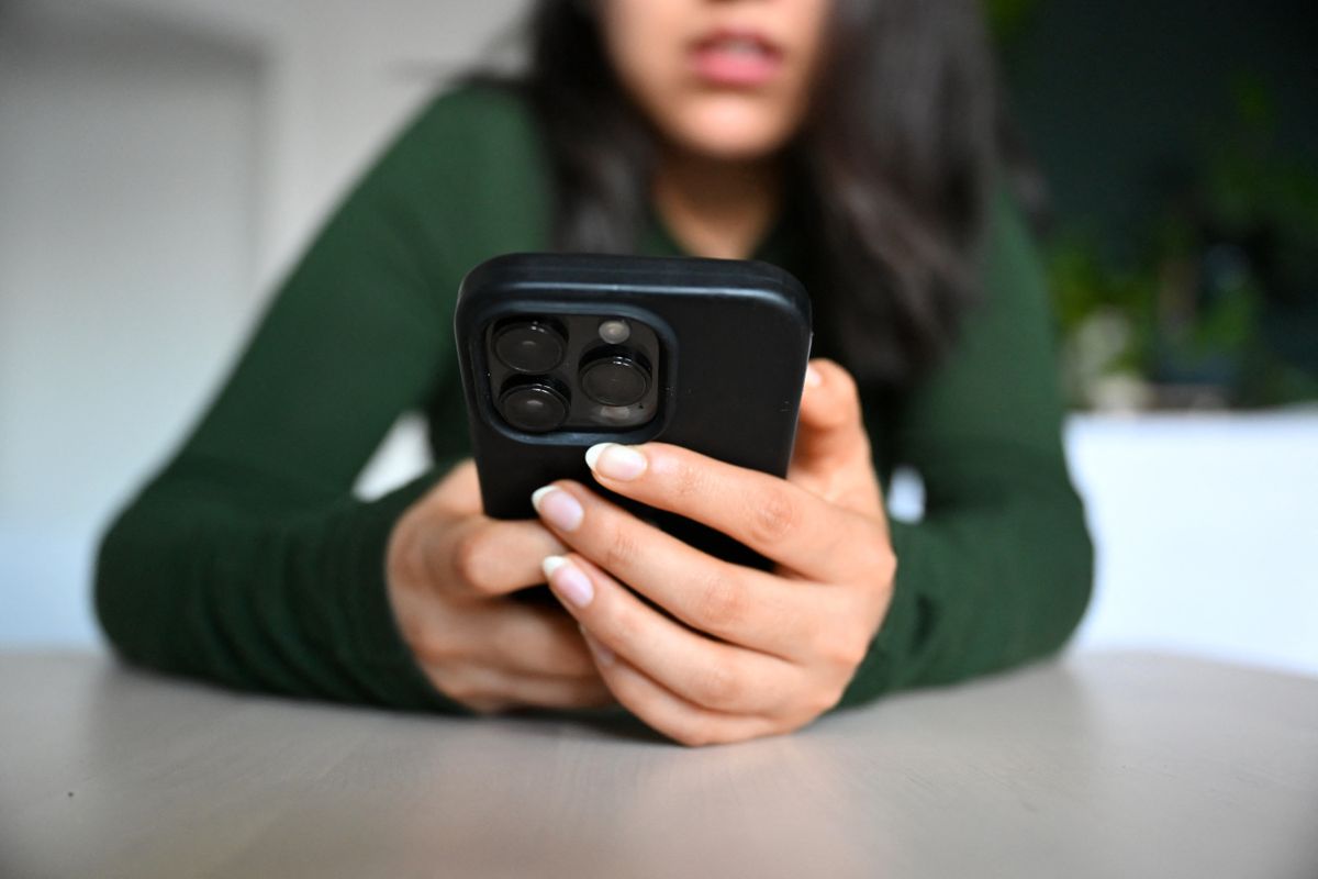 Elvileg a gyermekvédelem a célja a Chat Controlnak, de a törvénycsomag a valóságban nem védi meg a fiatalokat (Fotó: ELISA SCHU / DPA)
