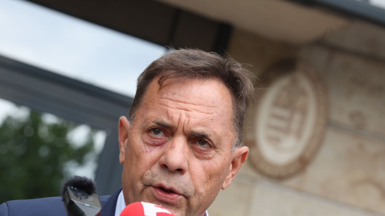 Hegedűs Barbara, Pócs János és Panyi Miklós (Fidesz) országgyűlési képviselő sajtótájékoztatót tart "Feljelentés a tiszás propagandacélokra felhasznált 11 éves Martin ügyében" címmel.
Központi Nyomozó Főügyészség