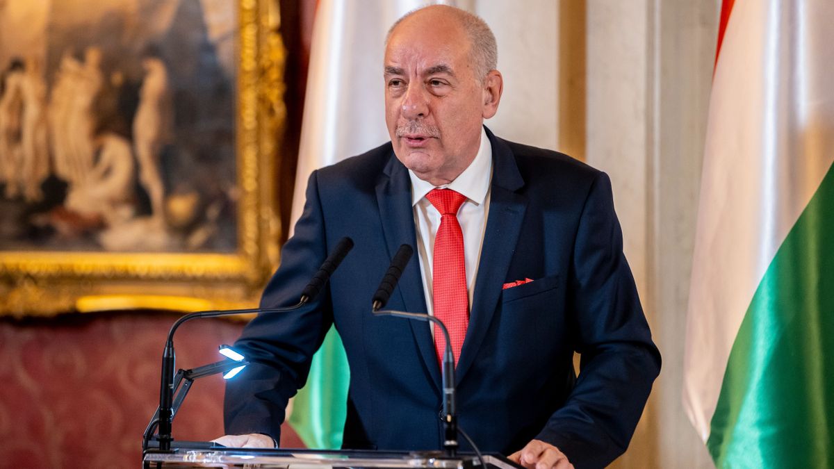 Megtámadta a Fidesz-KDNP az alaptörvény 17. módosítását