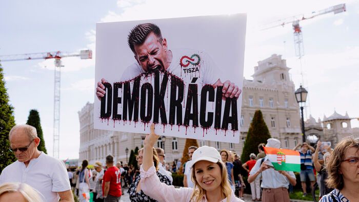 Sándor palota demonstráció
STOP önkény tüntetés