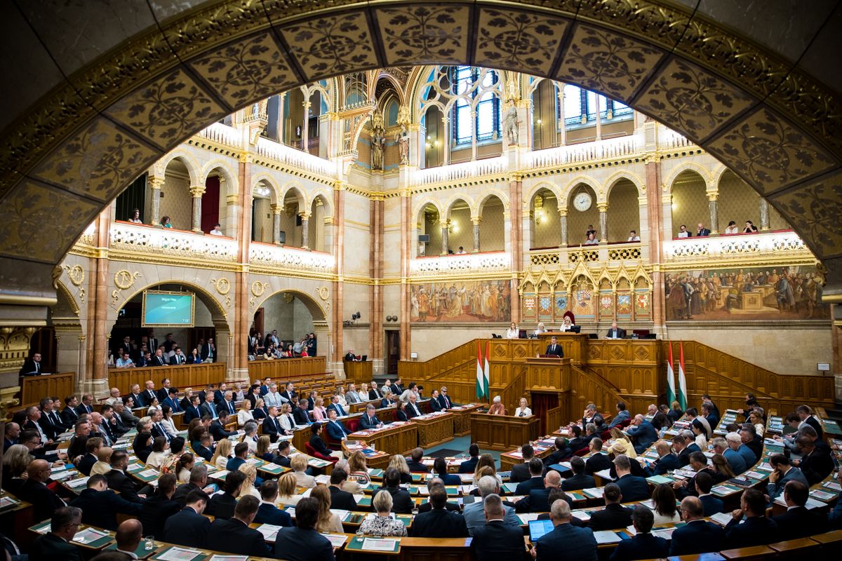 Országgyűlés ülés Parlament Magyar Péter