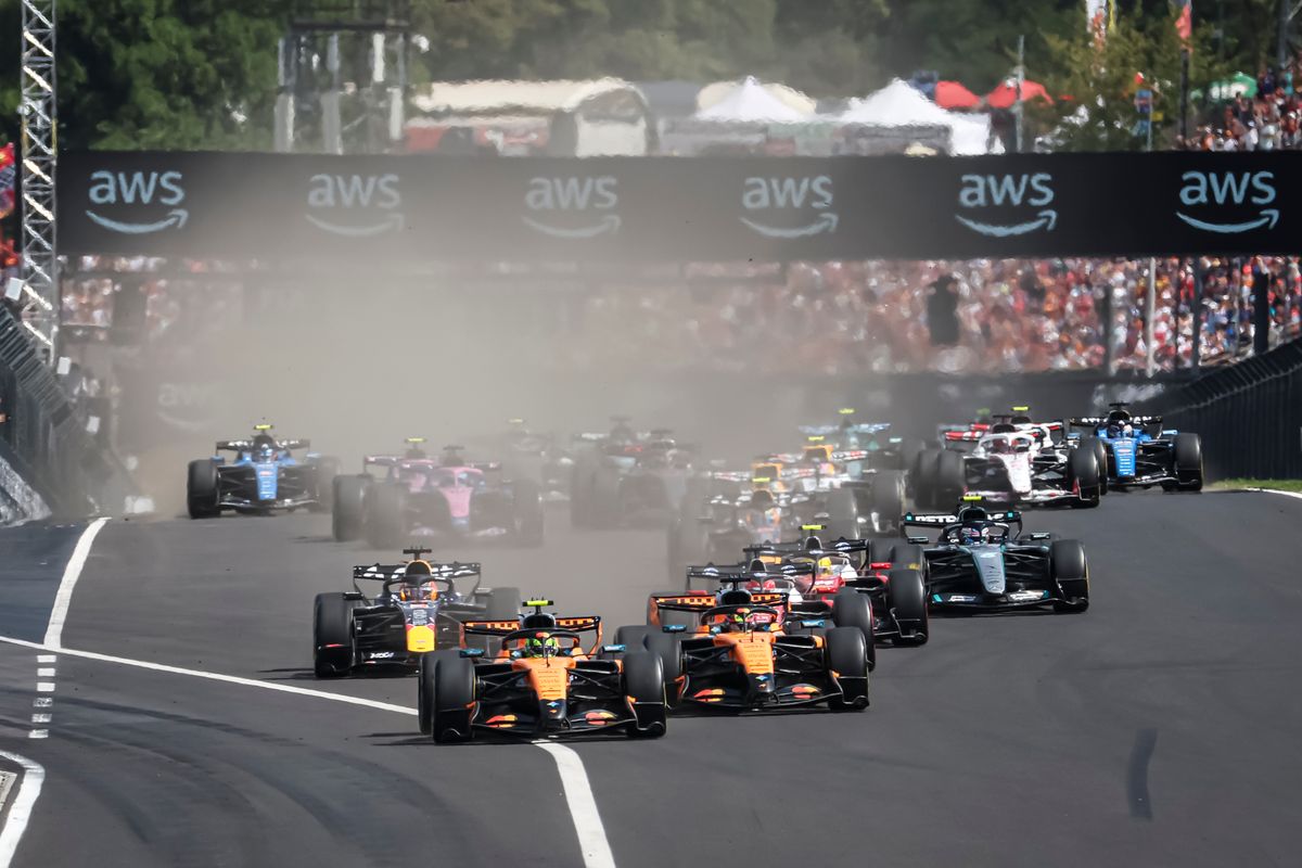 A rajt után nem tudott zárkózni Hamilton, így is dobogós lehetett volna Mogyoródon