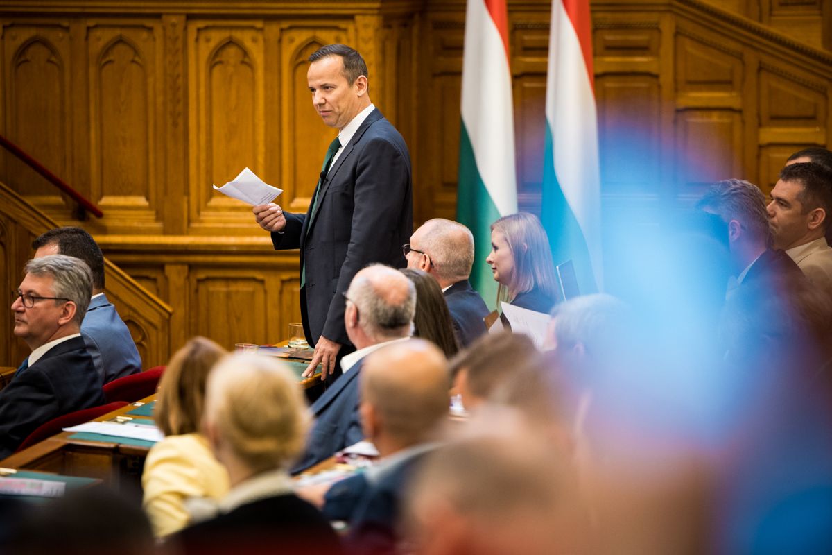 Országgyűlés ülés Parlament Toroczkai László