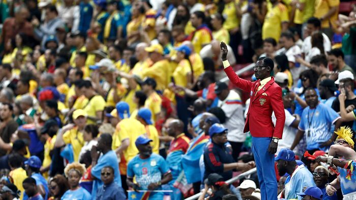 Lugas 0711
Democratic Republic of Congo's supporter Michel Kuka Mboladinga, pays tribute to Democratic Republic of Congo's late prime minister Patrice Lumumba, by remaining motionless ahead of the 2026 World Cup Group K football match between Colombia and