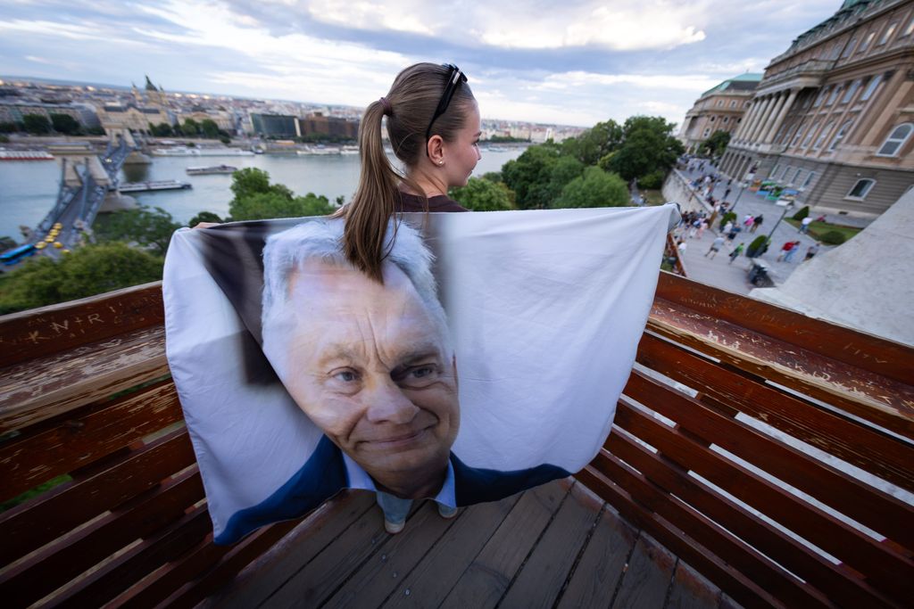 Sándor palota demonstráció
STOP önkény tüntetés