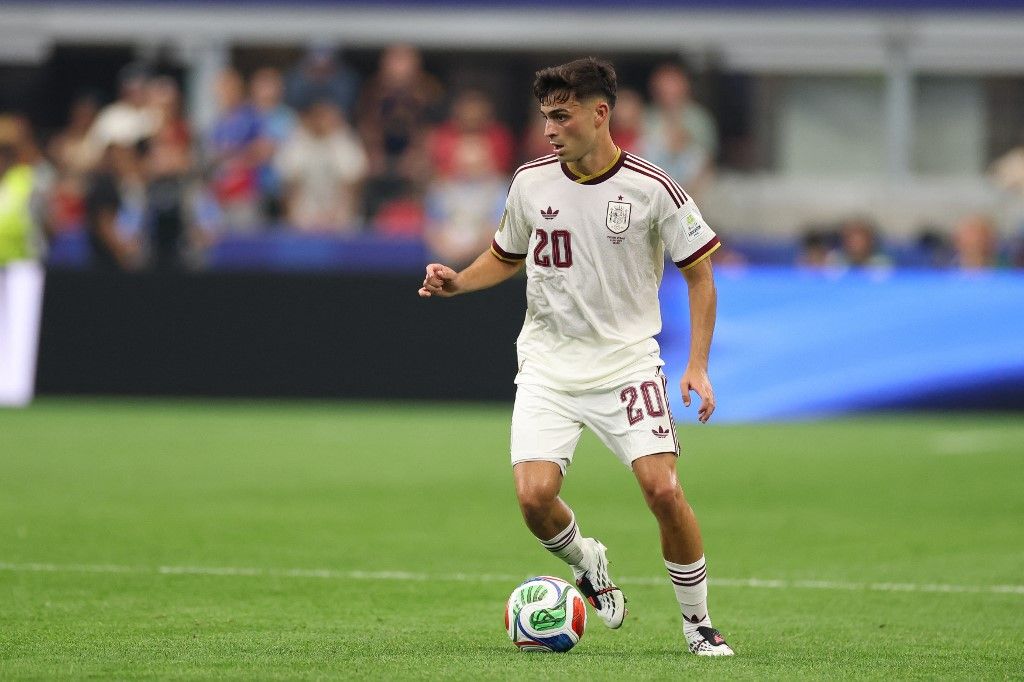 ARLINGTON, TEXAS - JULY 06: Pedri #20 of Spain in action during the FIFA World Cup 2026 Round Of 16 match between Portugal and Spain at Dallas Stadium on July 06, 2026 in Arlington, Texas. Florencia Tan Jun/Getty Images/AFP (Photo by Florencia Tan Jun / GETTY IMAGES NORTH AMERICA / Getty Images via AFP)