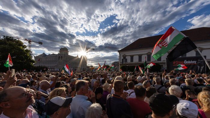 Sándor palota demonstráció
STOP önkény tüntetés