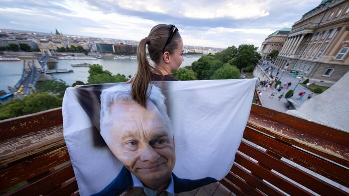 Sándor palota demonstráció
STOP önkény tüntetés
