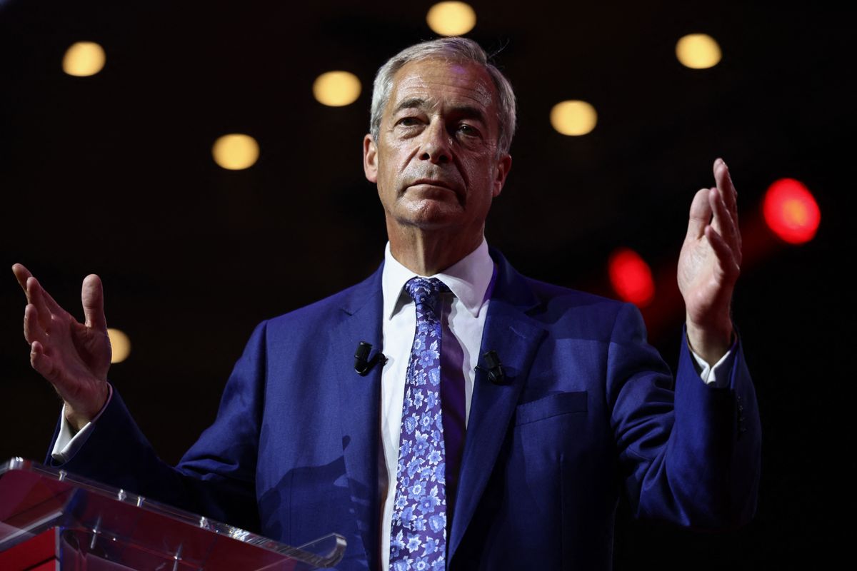 Nigel Farage pártja jelenleg a legnépszerűbb, a jobboldali politikus ölébe pottyanhat az ország vezetése, ha a brit kormány megint elbukik (Fotó: HENRY NICHOLLS / AFP)