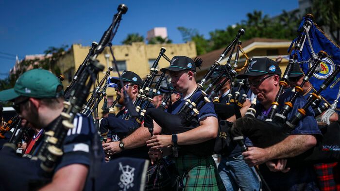 Lugas 0711
Scottish supporters gather at Little Havana in Miami, Florida on June 22, 2026, ahead of the 2026 World Cup Group C football match between Scotland and Brazil at the Hard Rock Stadium. (Photo by PATRICIA DE MELO MOREIRA / AFP)