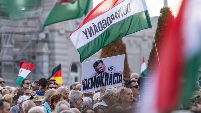 Sándor palota demonstráció
STOP önkény tüntetés