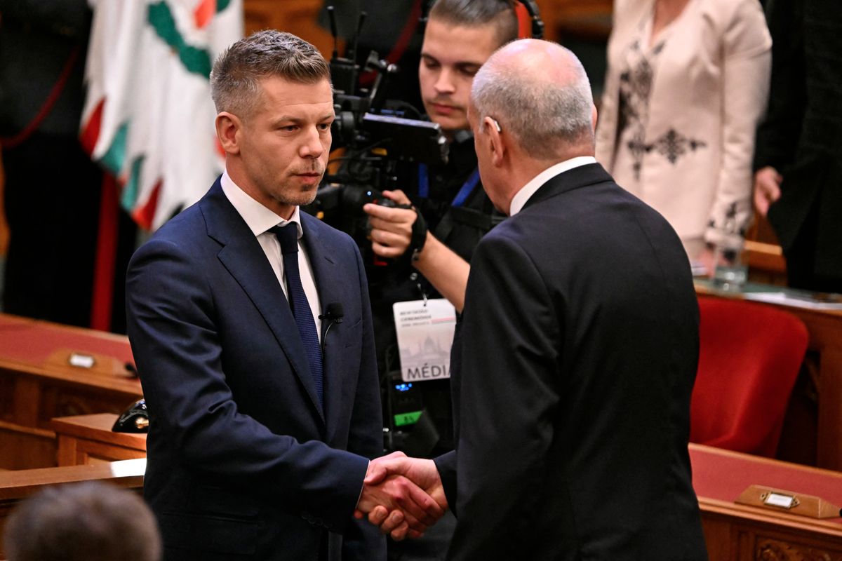 Magyar Péter szerint a megválasztása elég felhatalmazás Sulyok Tamás eltávolítására (Fotó: ATTILA KISBENEDEK / AFP)