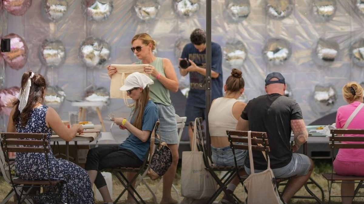 Földből kinövő szénagombolyag, vászontáska-workshop és kaleidoszkópkészítő műhely várja az érdeklődőket a Művészetek völgyében