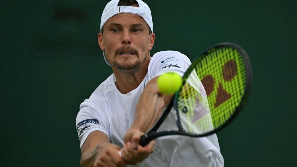 Dimitrov stages Wimbledon comeback after injury-hit year