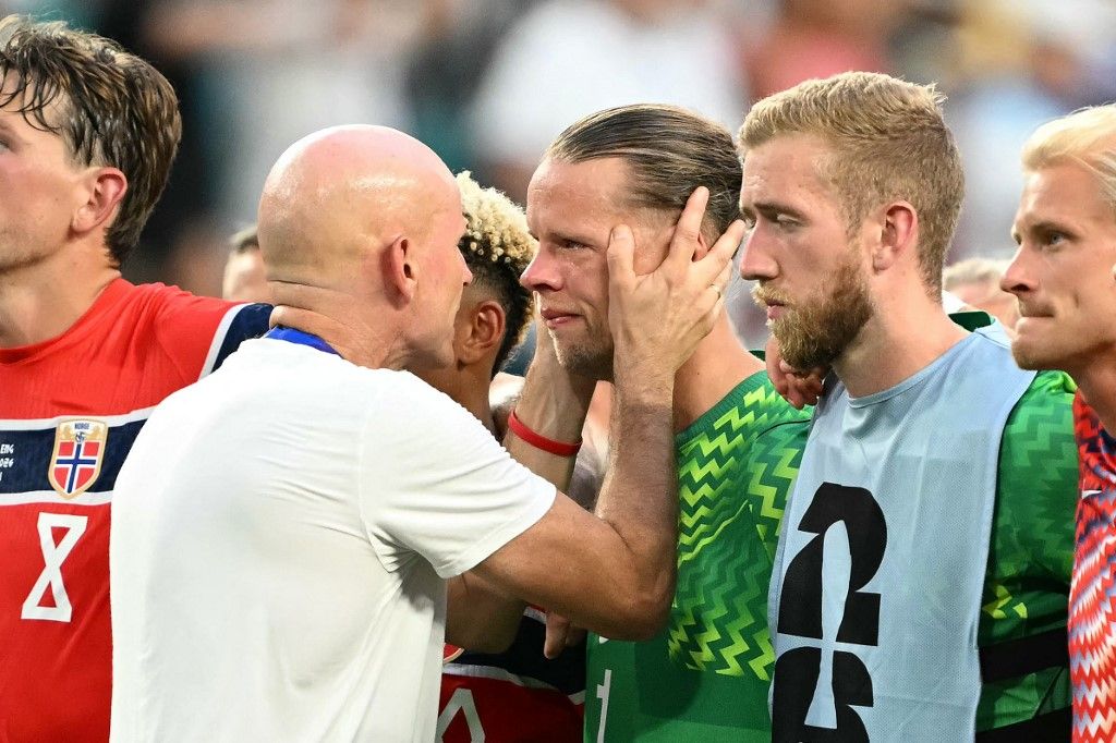 Staale Solbakken is vigasztalta Örjan Nylandot