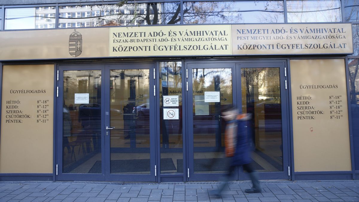 Házkutatást tartott a NAV a Családbarát Magyarország Központnál
