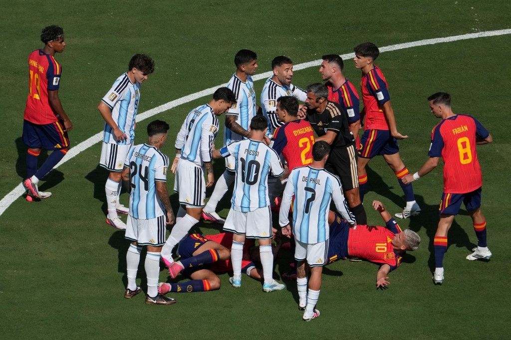 Slovenian referee Slavko Vincic (C-R) interferes as Spain's forward #10 Dani Olmo (2R) lies on the pitch after a foul by Argentina's midfielder #05 Leandro Paredes during the 2026 World Cup football tournament final match between Spain and Argentina at the New York/New Jersey Stadium in East Rutherford on July 19, 2026. (Photo by TIMOTHY A. CLARY / AFP)
