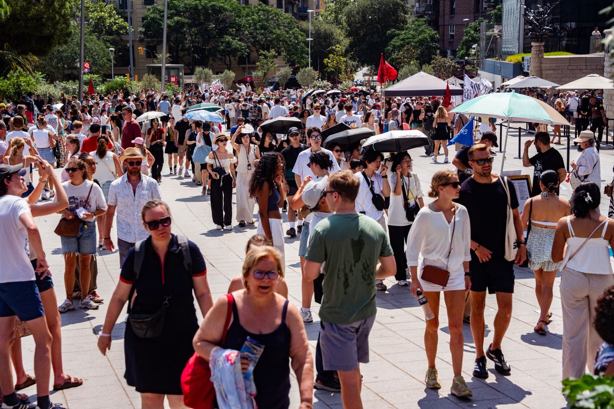 Barcelonában már tettlegességig fajult a tömegturizmus okozta feszültség (Fotó: MARC ASENSIO / NurPhoto)