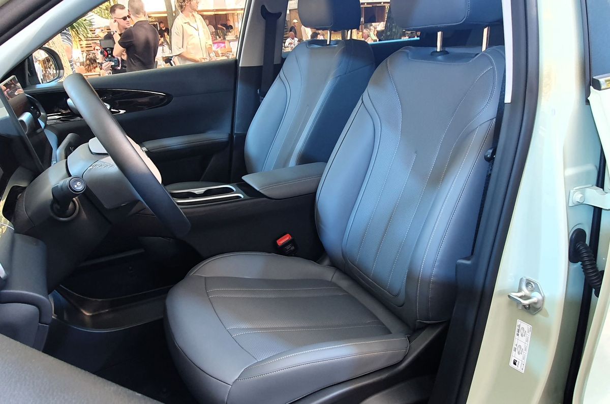 Geely E2