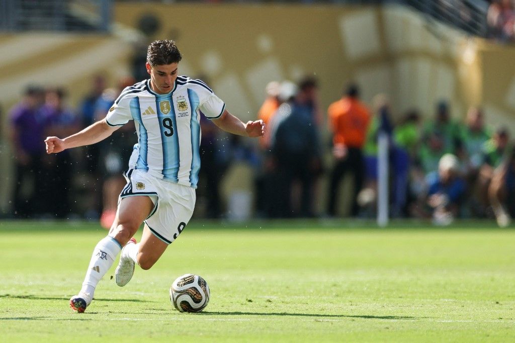 Az argentin válogatott Julián Álvarez az Atlético Madrid helyett a Barcelona játékosa lenne