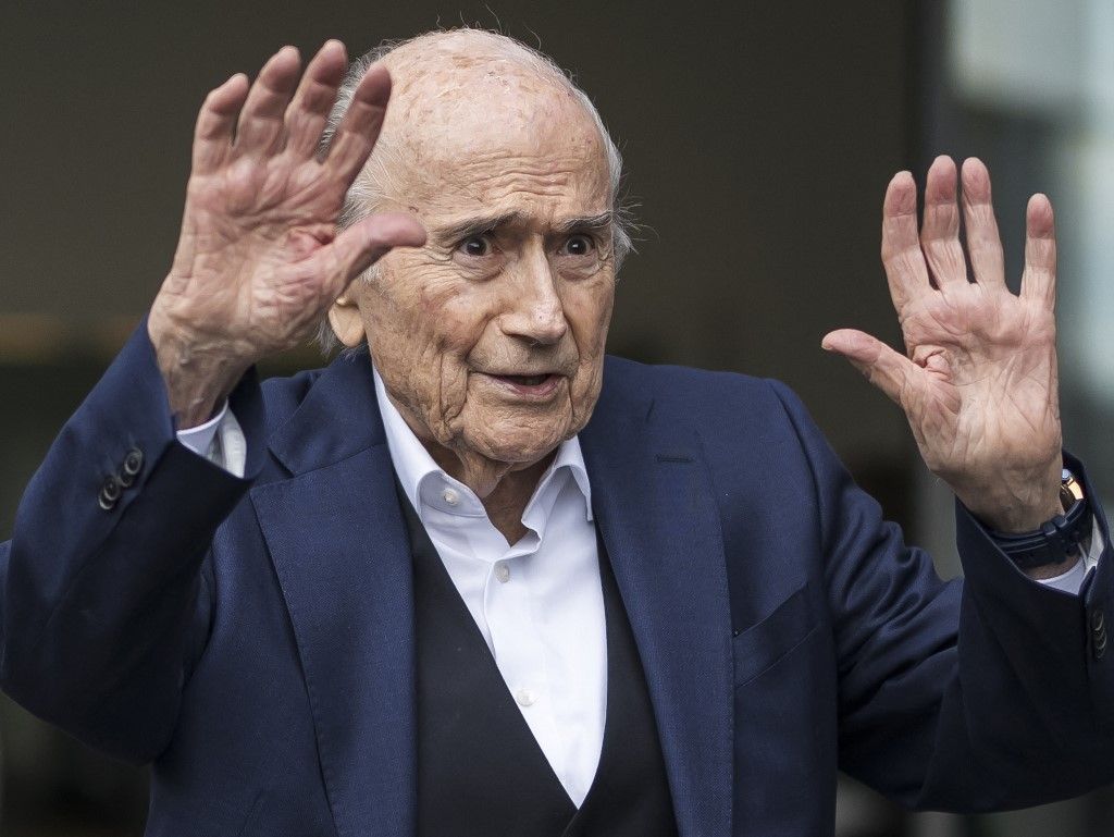 Former FIFA president Sepp Blatter reacts as he leaves the courthouse after the verdict of an appeal by Swiss Attorney General's office against former UEFA and FIFA presidents over a suspected fraudulent payment, in Muttenz near Basel, on March 25, 2025. Former FIFA president Sepp Blatter and ex-UEFA chief Michel Platini were acquitted again  on March 25, 2025 on appeal by a Swiss court in a long-running corruption case. (Photo by Fabrice COFFRINI / AFP)
