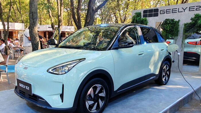 Geely E2
