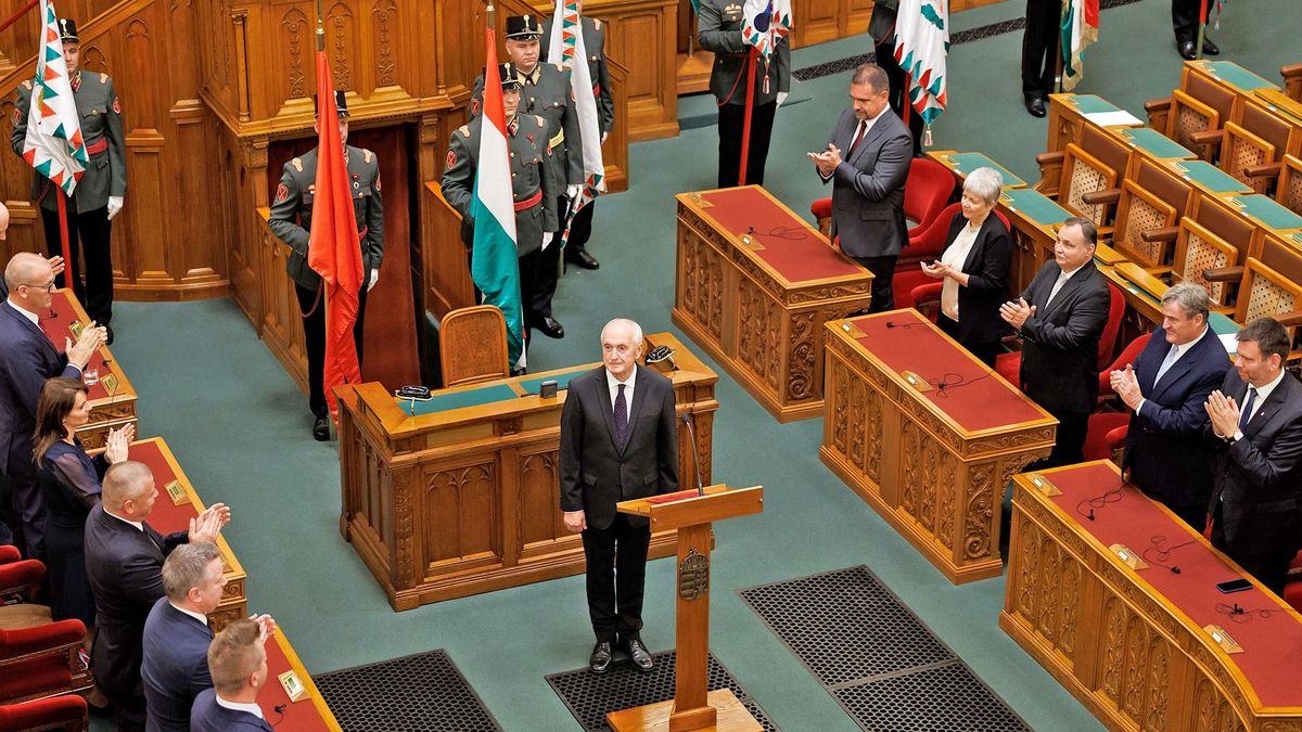 Ma lép hivatalba Baka András