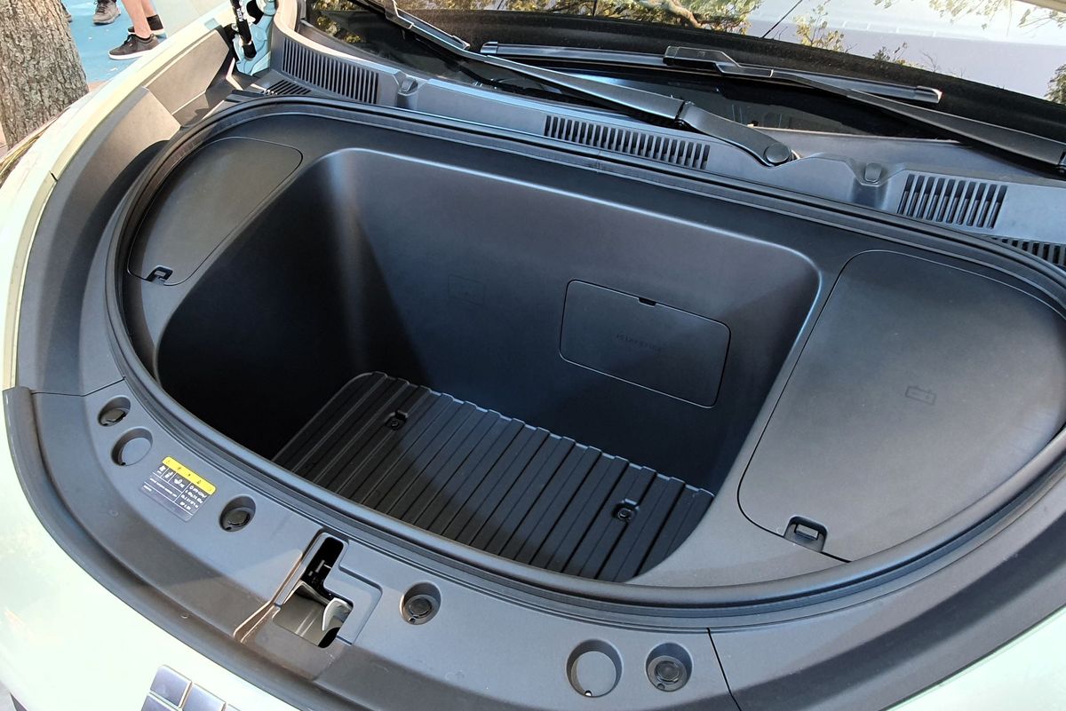 Geely E2