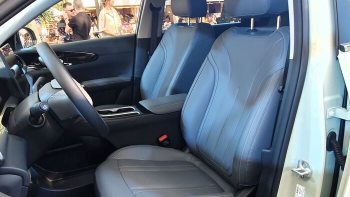 Geely E2