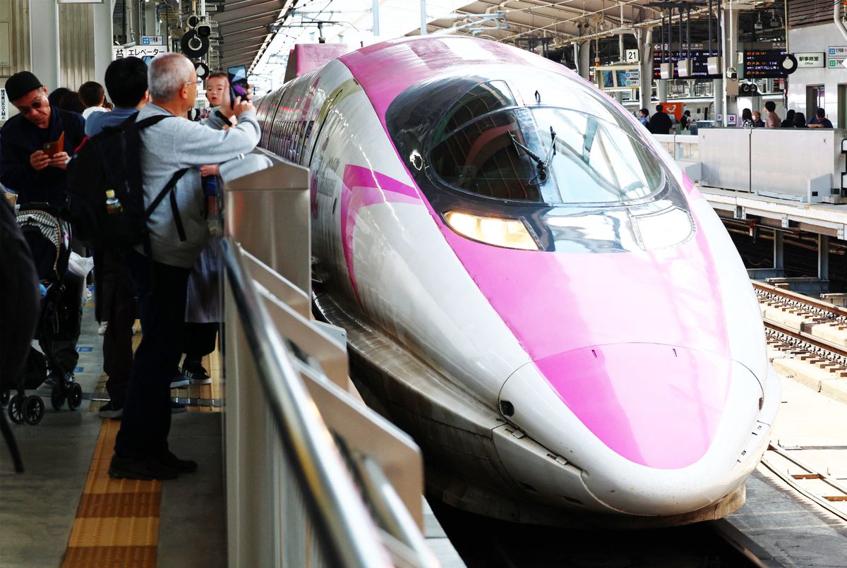 Hello Kitty Shinkansen (Bullet train) of West Japan Railway Company is seen at a platform of JR Shin-Osaka Station in Oasaka City, Osaka Prefecture, Japan on May 14, 2026. People gather to see and take photos as if reluctant to part. The Hello Kitty Shinkansen has run on the Sanyo Shinkansen line between Shin-Osaka and Hakata for eight years since its debut in 2018, but will cease operation on May 17, 2026.     ( The Yomiuri Shimbun ) (Photo by Naoya Azuma / The Yomiuri Shimbun via AFP)