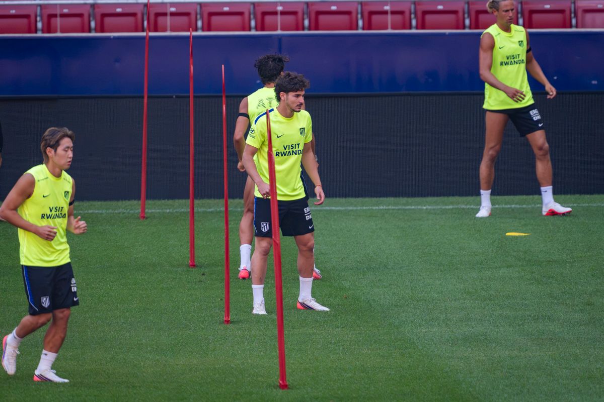 Julián Álvarez az Atlético Madrid edzéseire már visszatért, a Málaga elleni La Liga-nyitányon nem küldte pályára Diego Simeone, és nem is állt ki egyértelműen támadója mellett