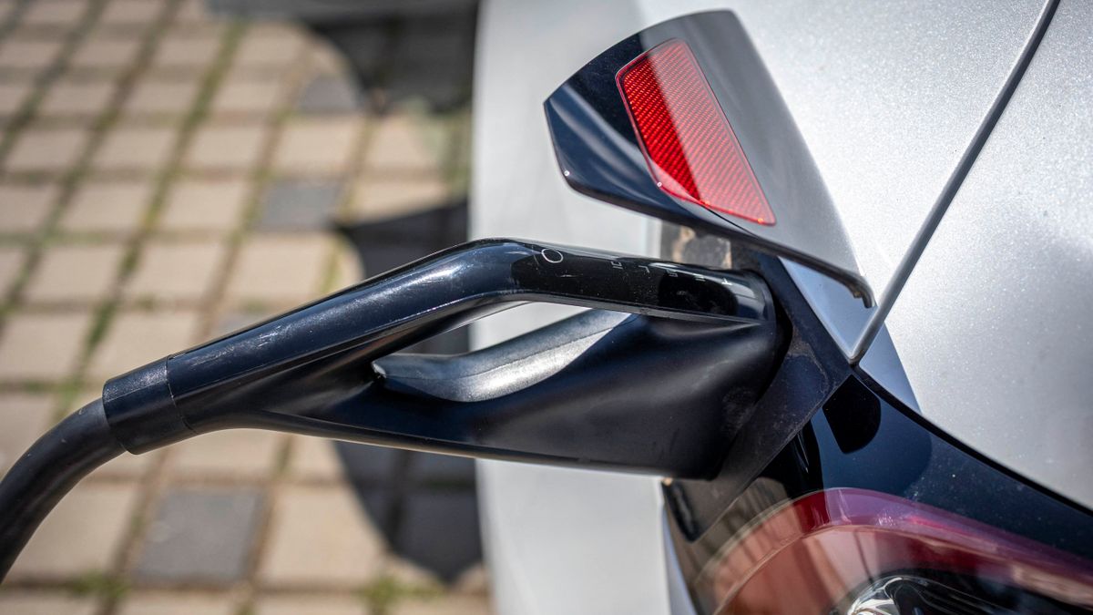 Hatalmas pofon Elon Musknak: több mint húszezer autót hív vissza a Tesla
