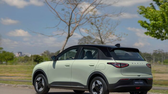 Geely E2