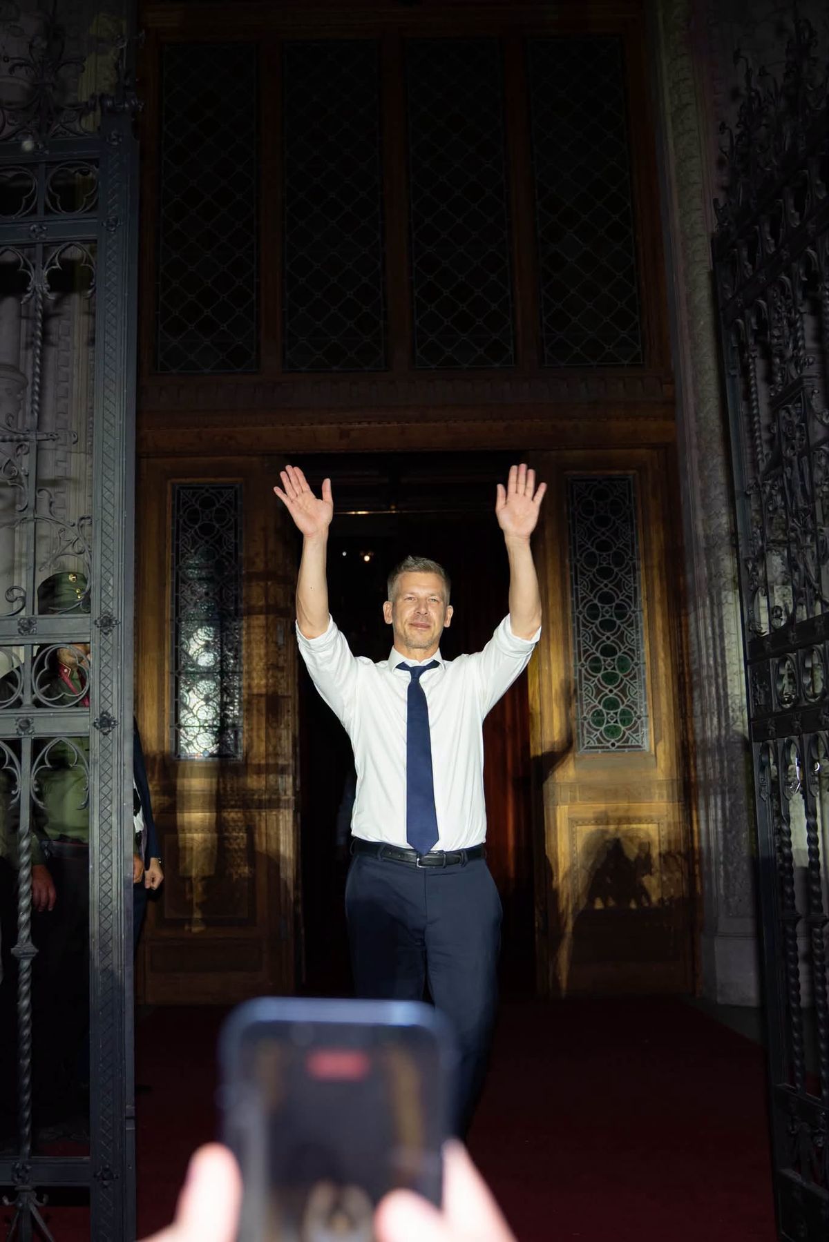 Magyar Péter az ünnepi rendezvény estéjén a Kossuth téren. Forrás: Facebook 