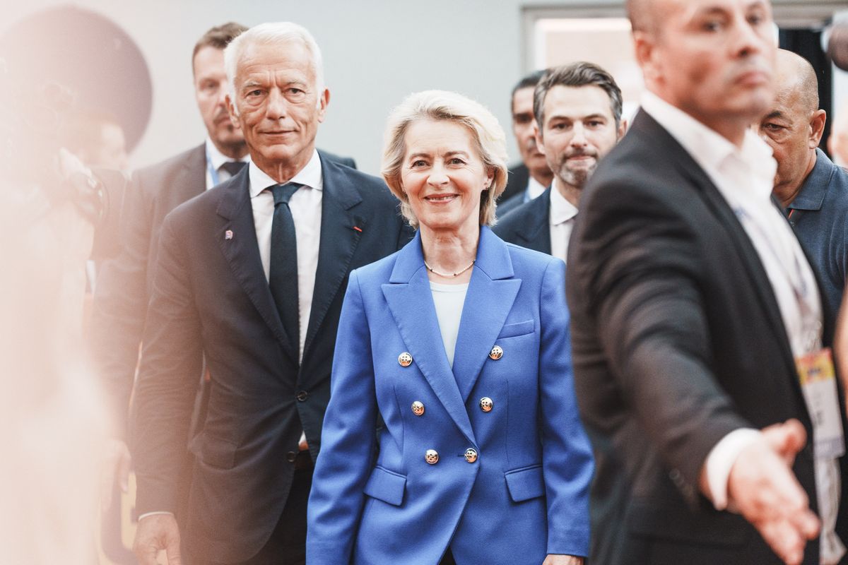 Ursula von der Leyen, az Európai Bizottság elnöke kemény őszi hónapok elé néz az uniós költségvetési háború miatt (Fotó: CARINE SCHMITT / Hans Lucas)