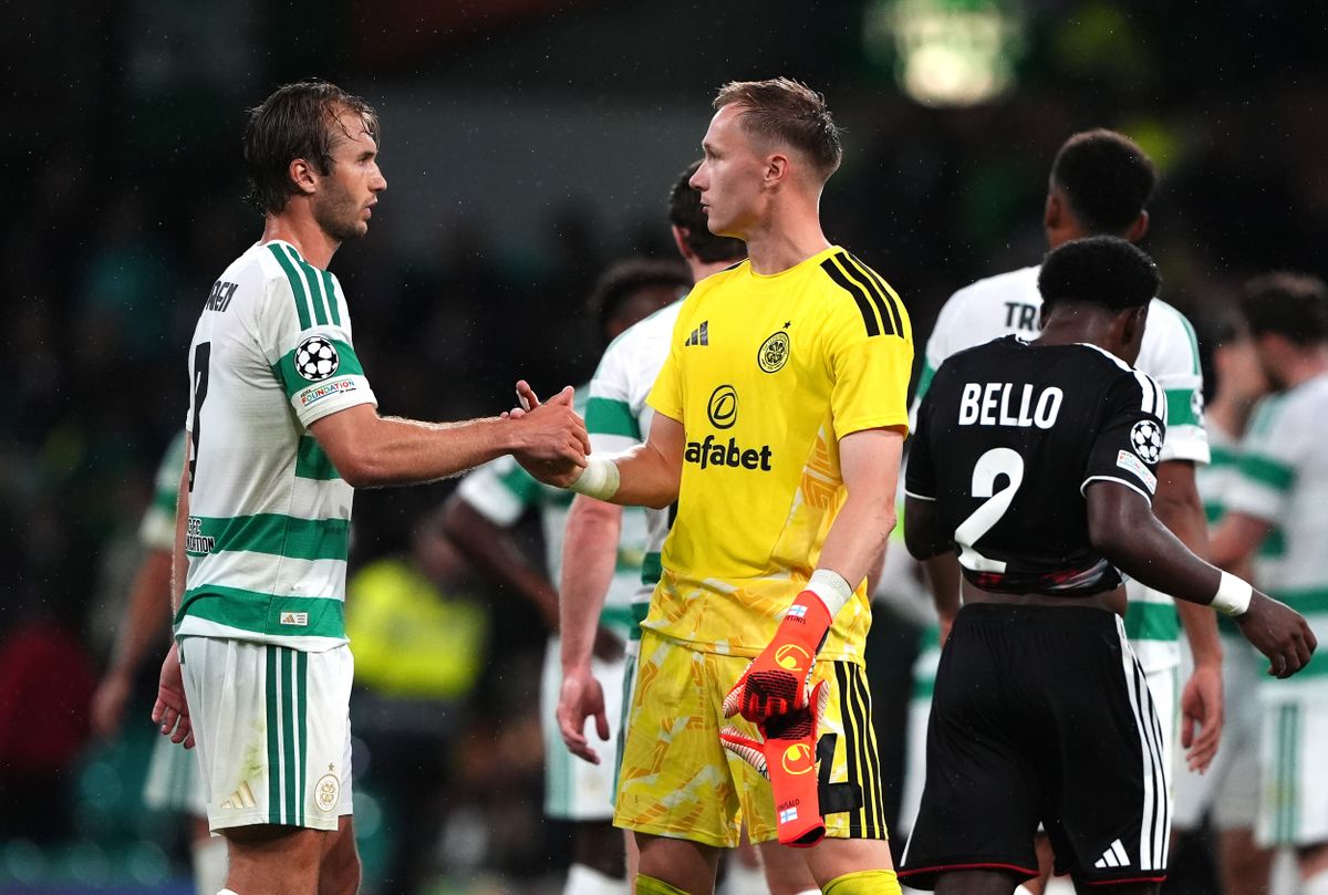 Viljami Sinisalo jól védte a Celtic kapuját a LASK elleni BL-selejtezőn, ő lehet a magyar válogatott kapus, Tóth Balázs posztriválisa