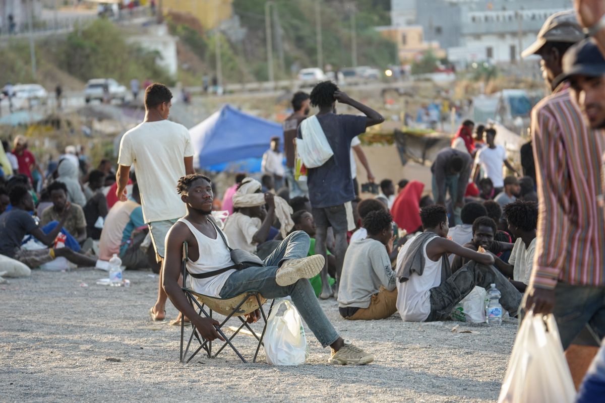 Sok migráns még mindig Ceután van. Nők beszéltek félelmeikről Fotó: AFP
